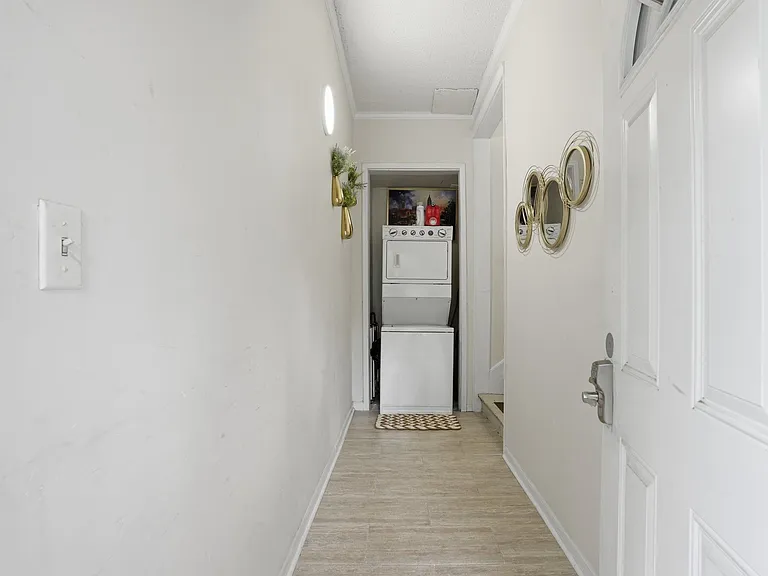 615 Linwood Ave NE #4 — Photo 2