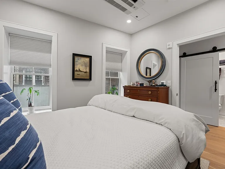 471 Hanover St #2 — Photo 9