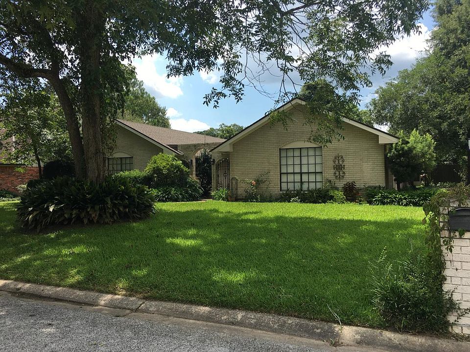 206 Louie Dr.