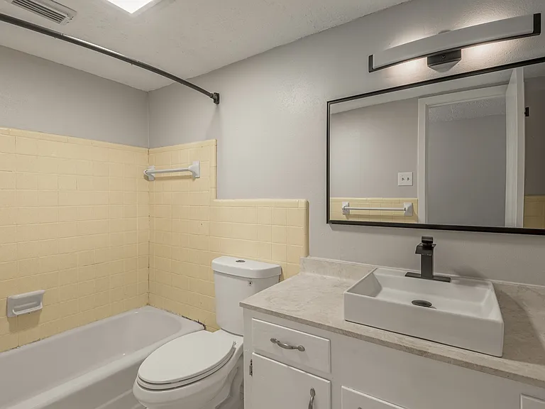818 University Ave #2 — Photo 11