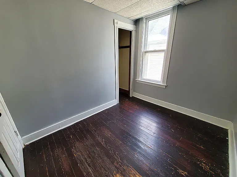1037 University Pl #2 — Photo 3