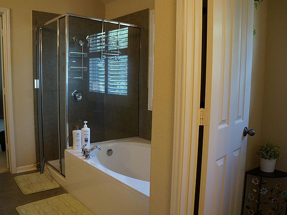 4th image of 2657 Ravenwood Dr #4