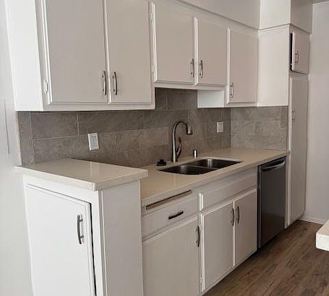 4th image of 11810 Mayfield Ave #2X2-3200