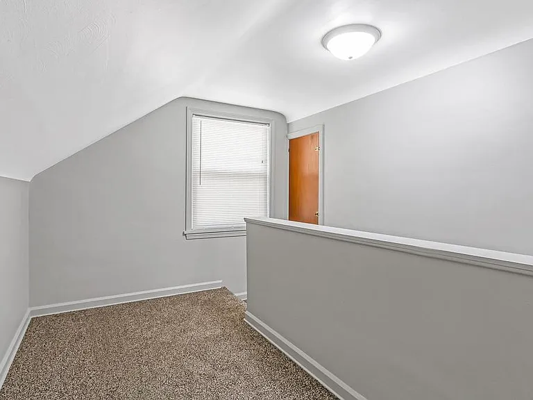 212 Cornelia Ave NE — Photo 9
