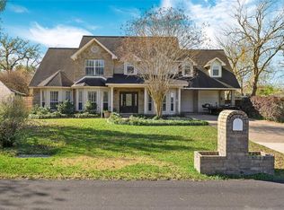229 Wildwood St, Baytown, TX 77520