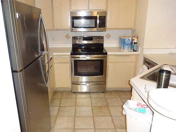4th image of 827 Camargo Way Unit 204