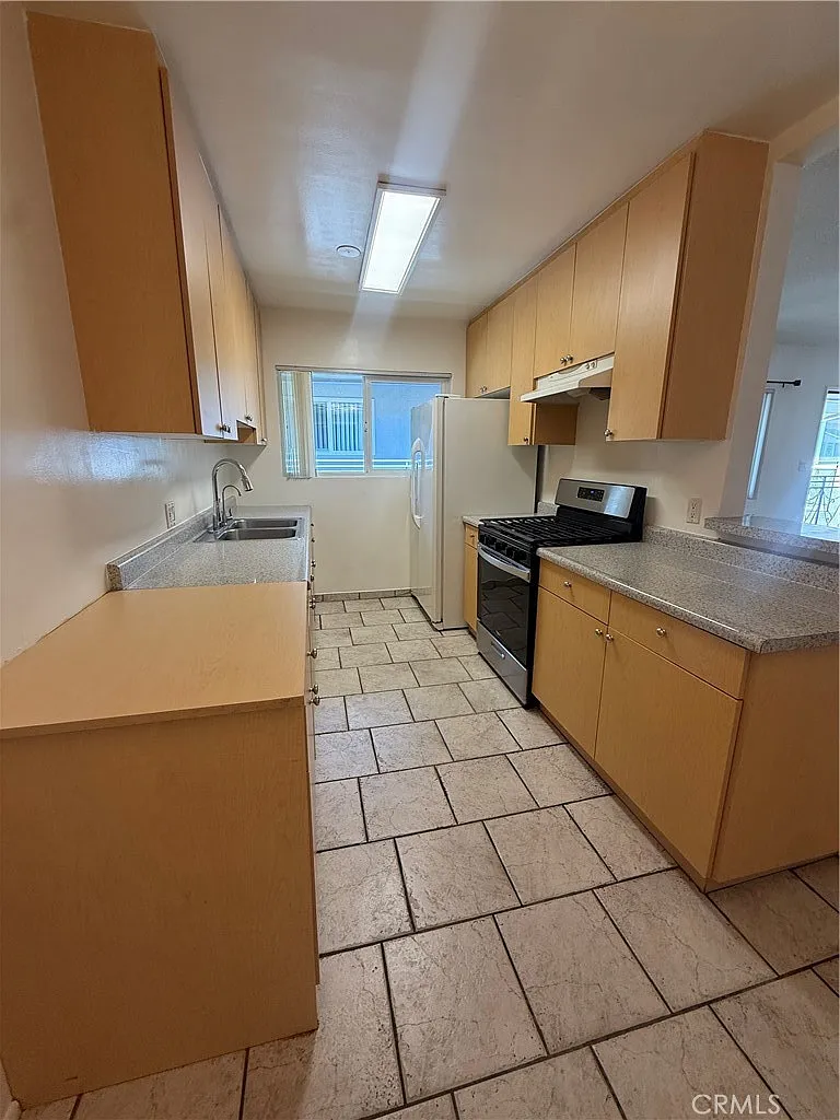 2 bed, 775 sqft, $2,450 — Photo 2