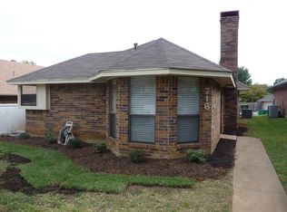 716 Red Oak Dr, Lewisville, TX 75067