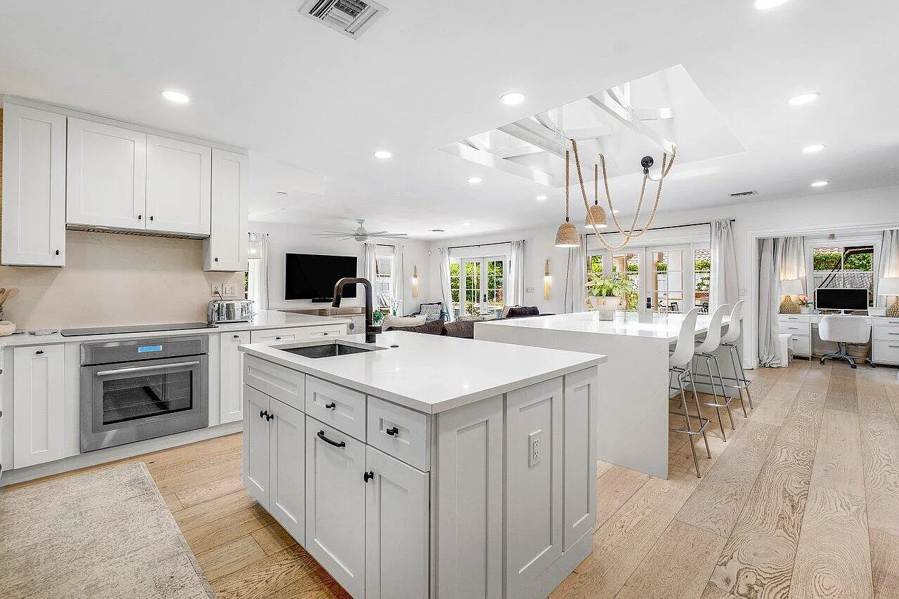 5 bed, 4.0 bath, 3800 sqft, $16,500 — Photo 1