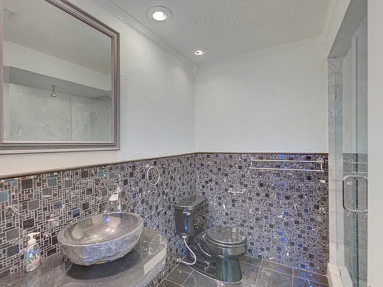 31 Freshwater Dr — Photo 43