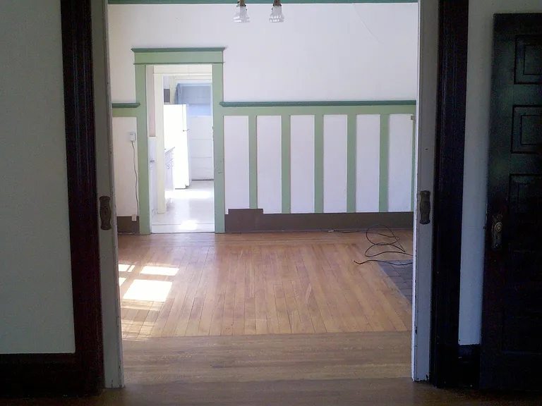 313-319 E Broadway St — Photo 9