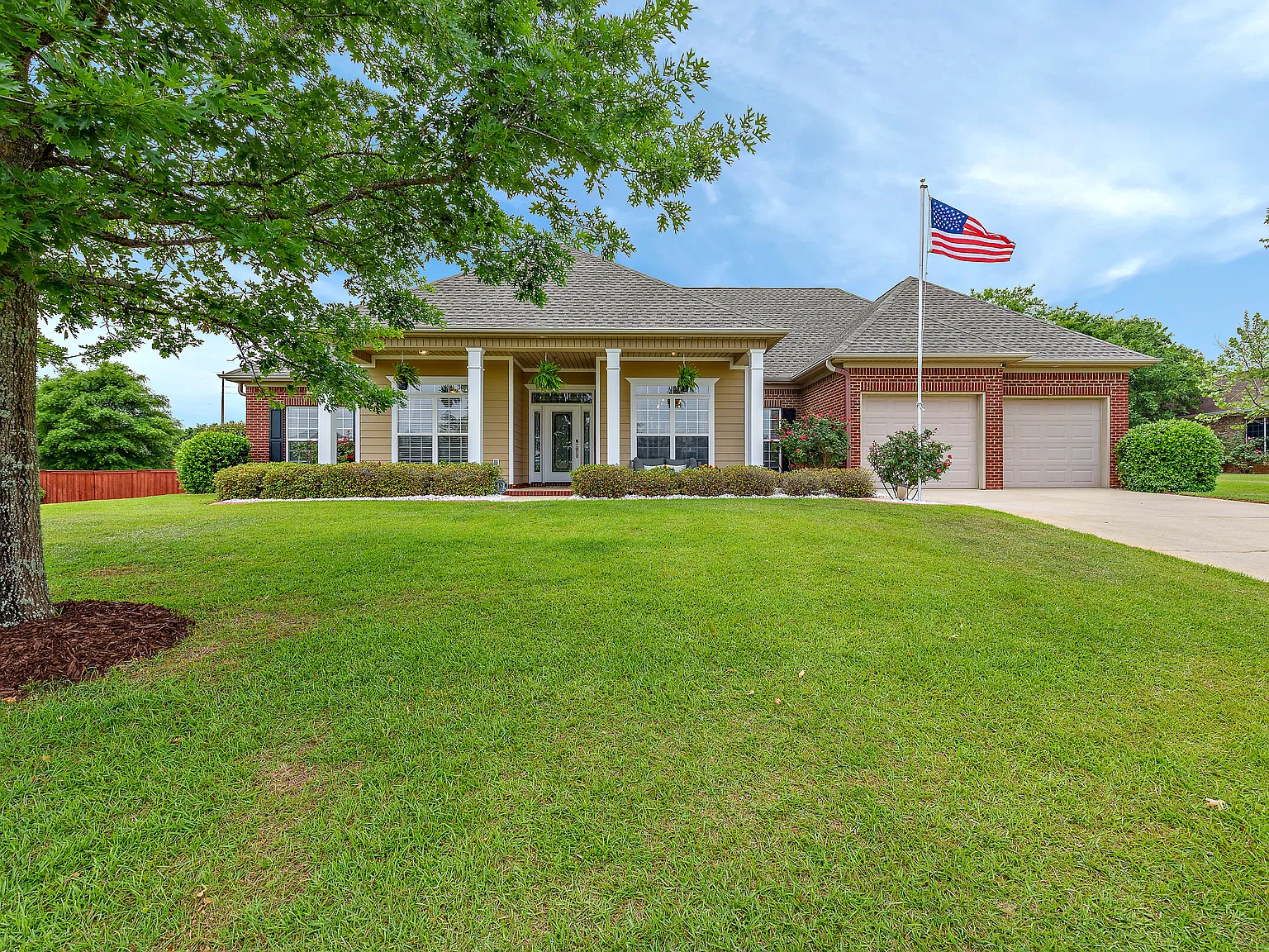 102 Red Dirt Rd — Photo 1