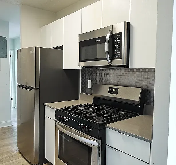 1954 1st Ave #8P — Photo 3