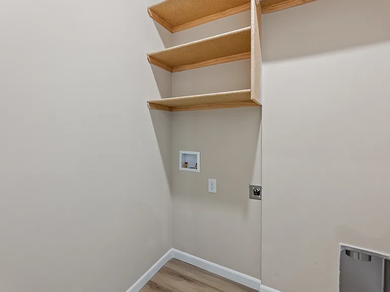 1835 S Glenn St — Photo 18