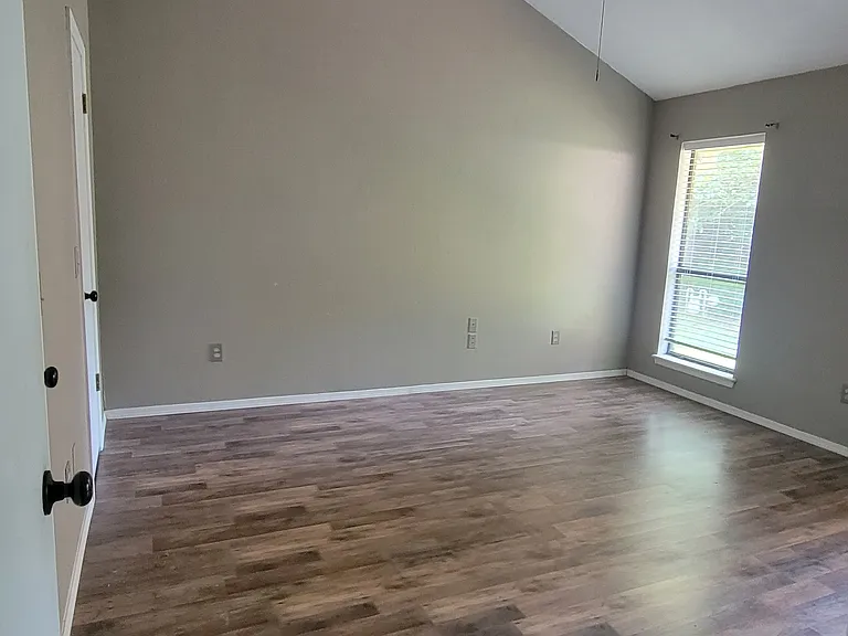 4305 Liberty Cir — Photo 4