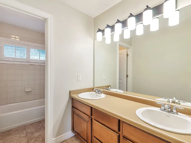 4497 Spring Meadow Dr — Photo 25