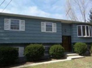 49 Old Middletown Rd, Nanuet, NY 10954