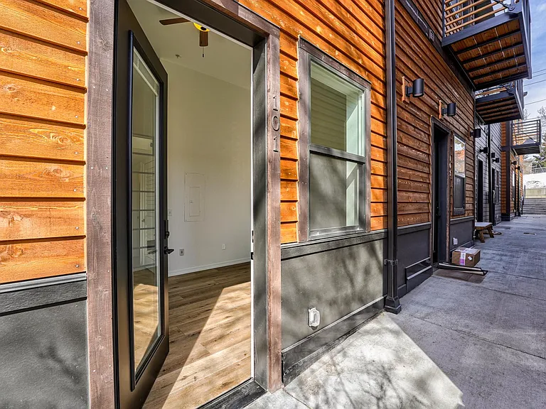 560 1st Ave N #101 — Photo 15