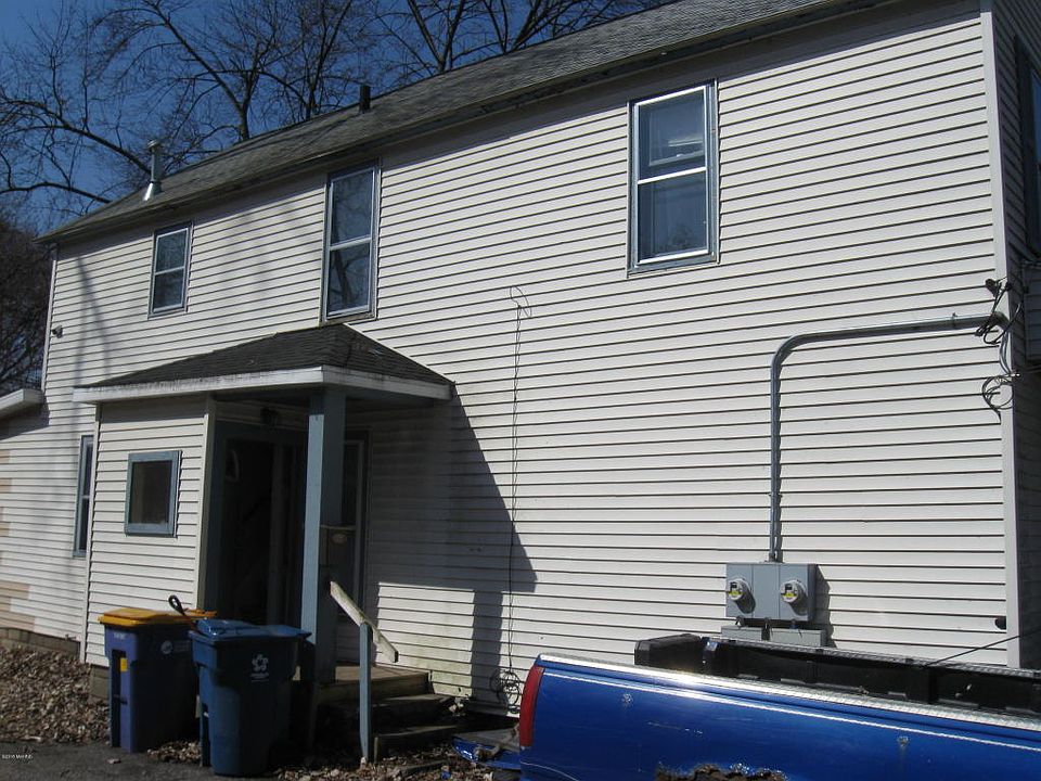 2nd image of 222 Travis St NE