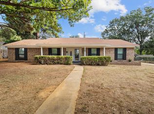 10 Holiday Ln, Texarkana, TX 75503
