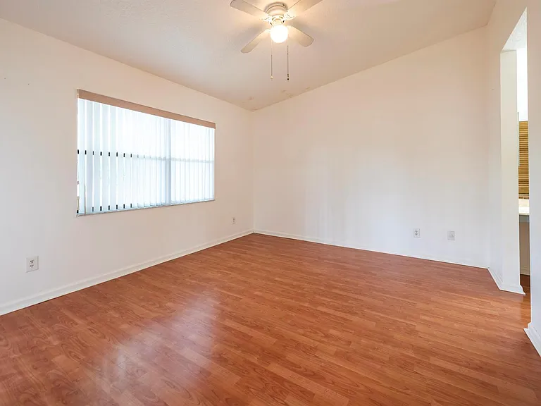 9641 Riverside Dr #F1 — Photo 9