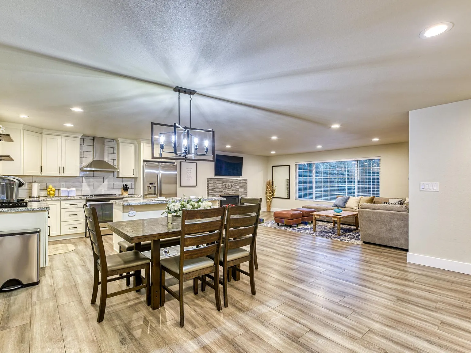 6 bed, 3140 sqft, $5,975 — Photo 2