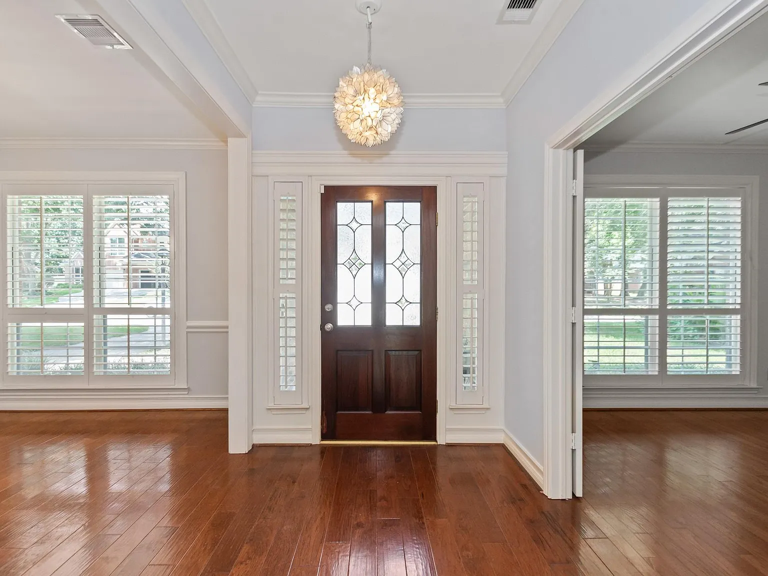 4 bed, 4.0 bath, 3160 sqft, $4,500 — Photo 4