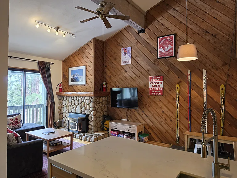 261 Lakeview Blvd — Photo 4