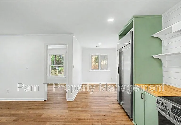106 Holcomb St — Photo 14