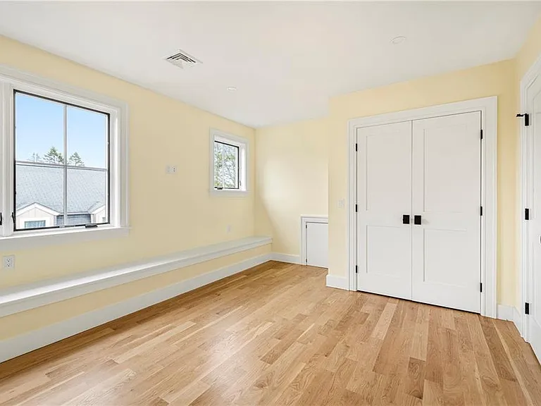 118 Newport Ave — Photo 47