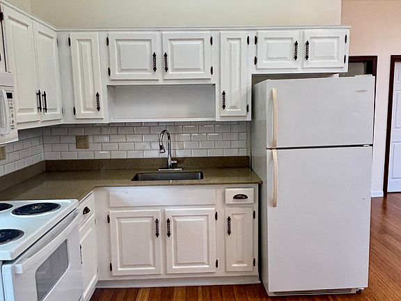 5th image of 10 Portland St Unit 2