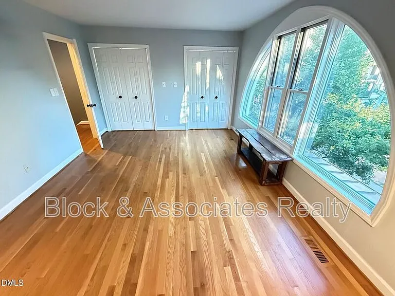 210 E Davie St — Photo 20