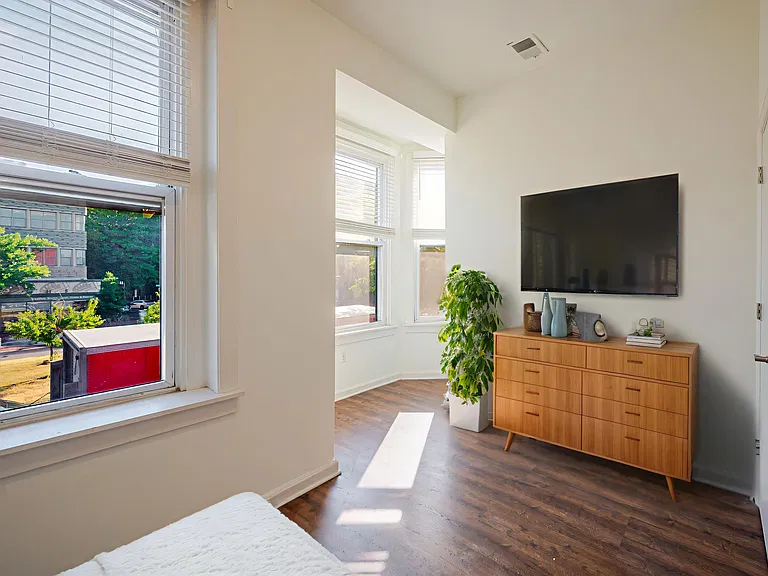 650 D St SE #2 — Photo 2
