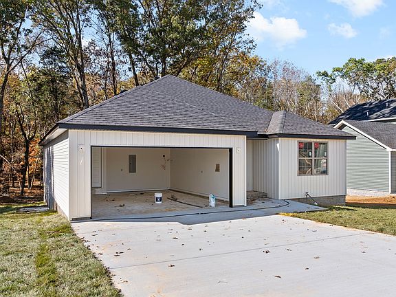 4th image of 766 Gleason Dr