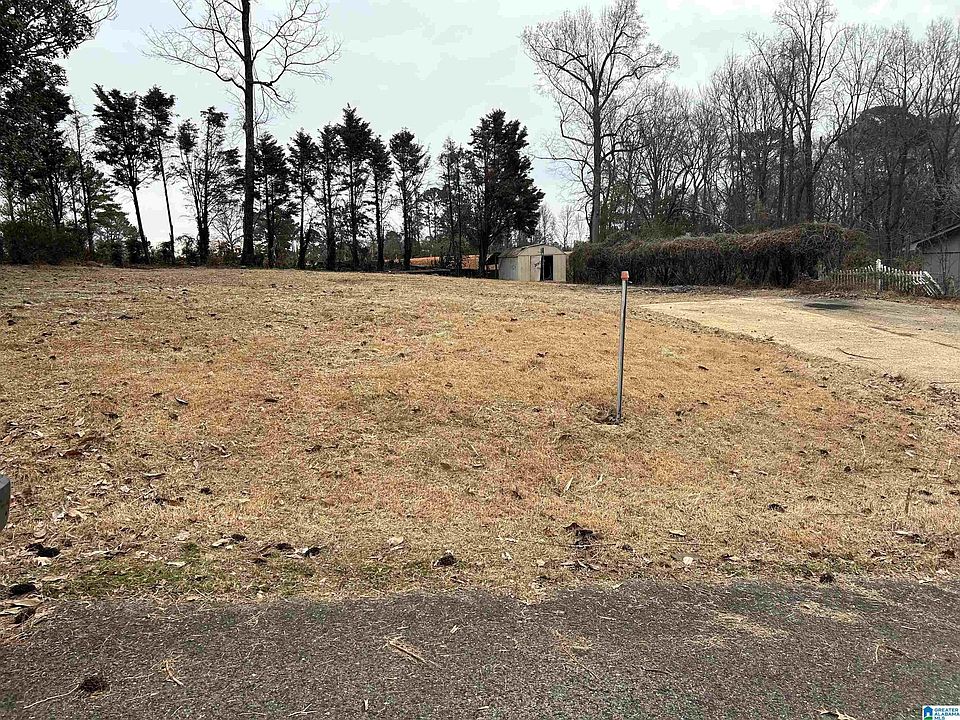 2nd image of 448 Laurie Dr