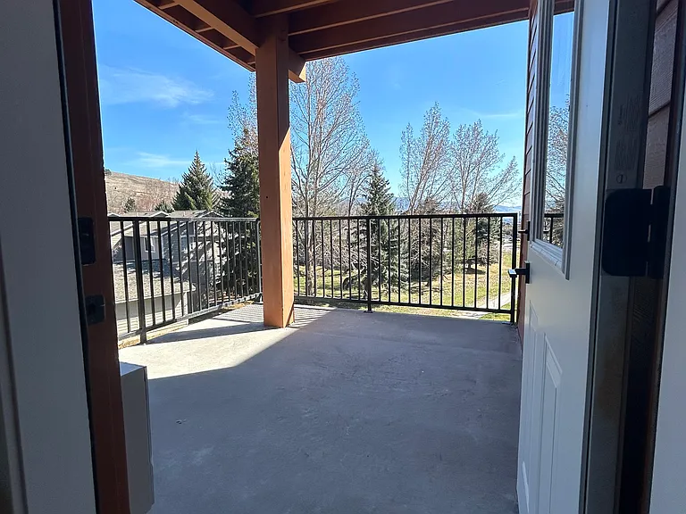 884 SQFT Unit patio