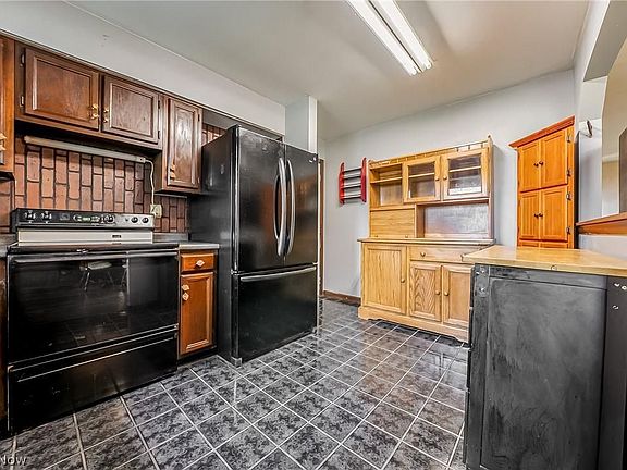 3rd image of 35191 Downing Ave