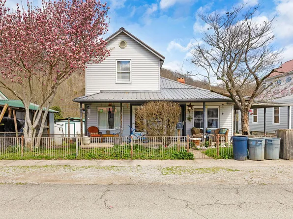 228 N River St, Auxier, KY 41602