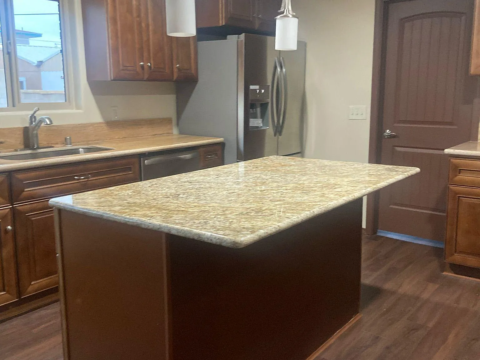 3 bed, 1880 sqft, $2,000 — Photo 3