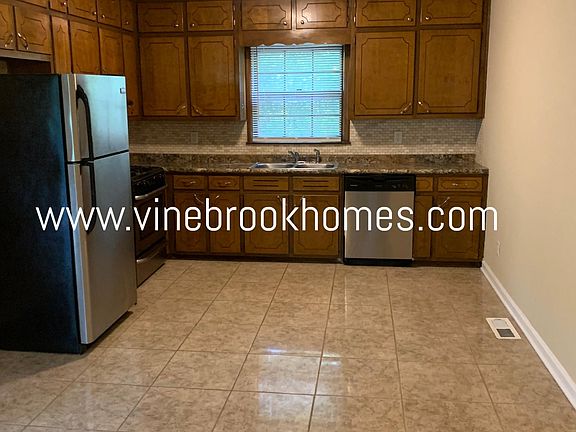 4th image of 1405 Medina Ln