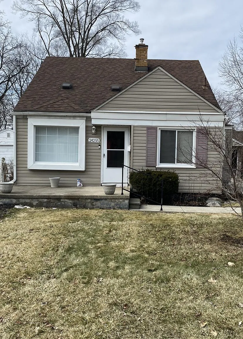 24255 Parklawn St — Photo 1