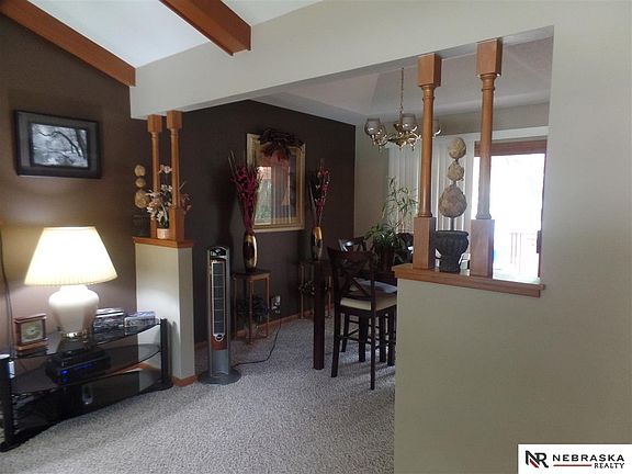 4th image of 610 S 126th St