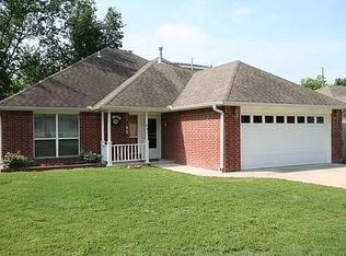 697 E 12th St, Claremore, OK 74017