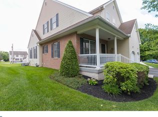 14 White Dr, Honey Brook, PA 19344