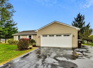 3283 Kings Point Ct, Island Lake, IL 60042