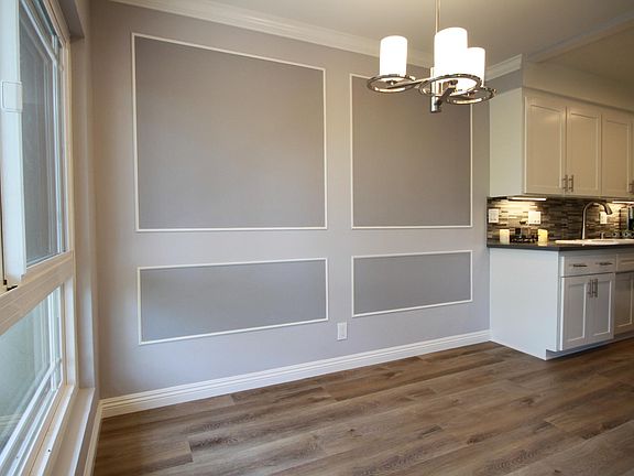 3rd image of 2261 N Beachwood Dr #6