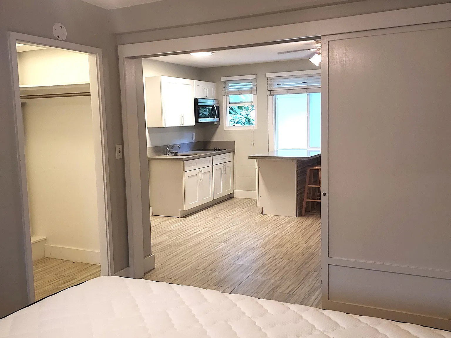 1 bed, 400 sqft, $1,600 — Photo 4