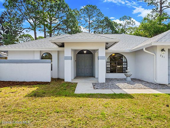 5th image of 221 Seahorse Cir SE