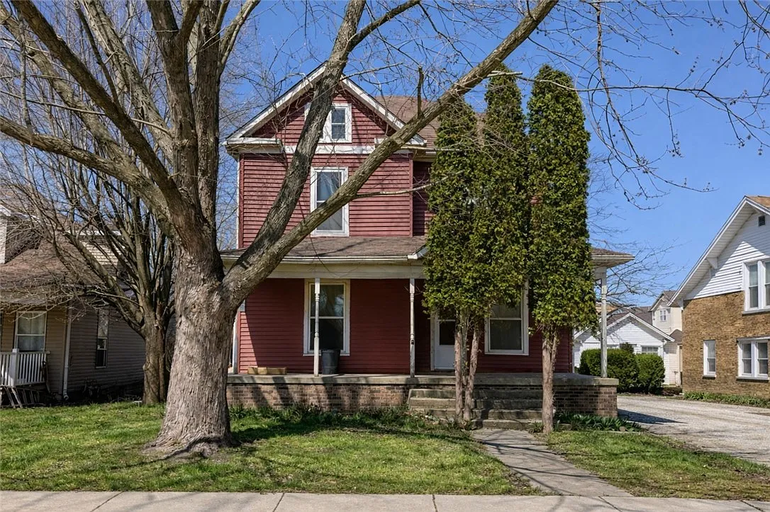 305 Polk Ave photo 1