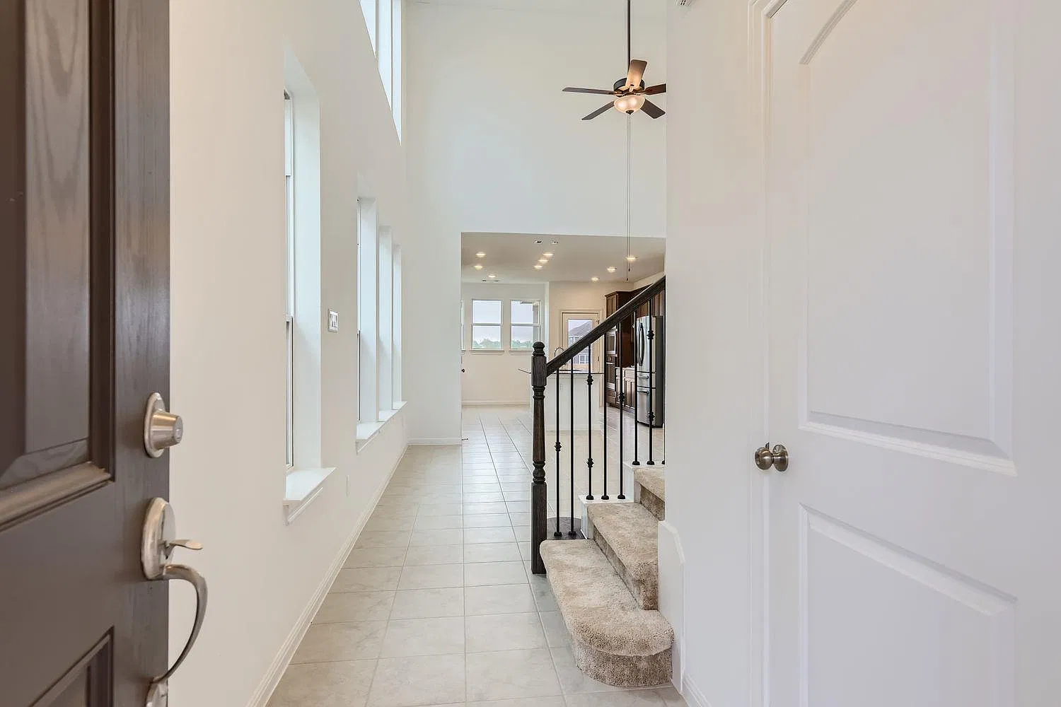 3 bed, 2.5 bath, 1724 sqft, $2,100 — Photo 4